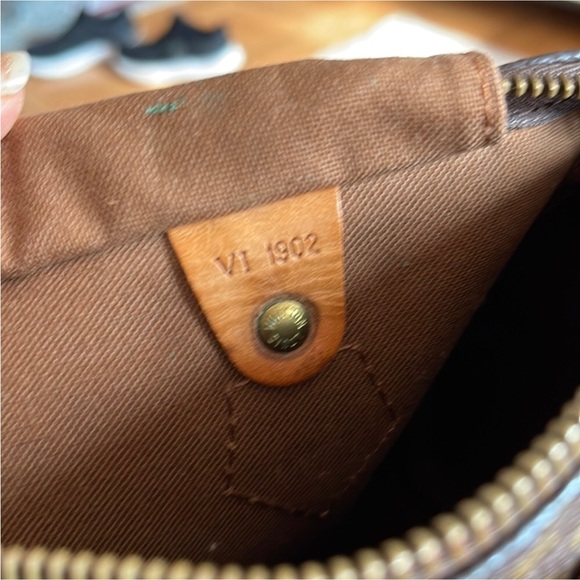 LOUIS VUITTON
Monogram Canvas Speedy 30 Bag - Picture 13 of 15